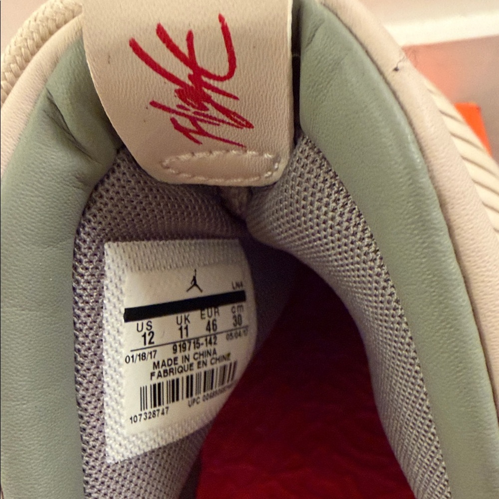 Air Jordan Flight Luxe Men's White and Red Athletic Sneakers. New w/o box - Picture 3 of 8